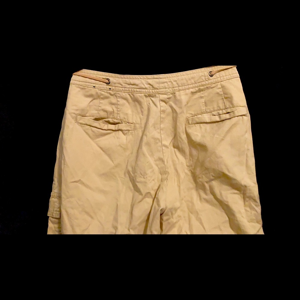 IZOD Size 10 khaki capri pants